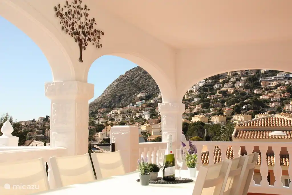 Herrlicher Blick auf Toix von der großen Terrasse