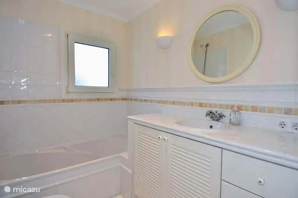 Salle de bain 2 rez-de-chaussée