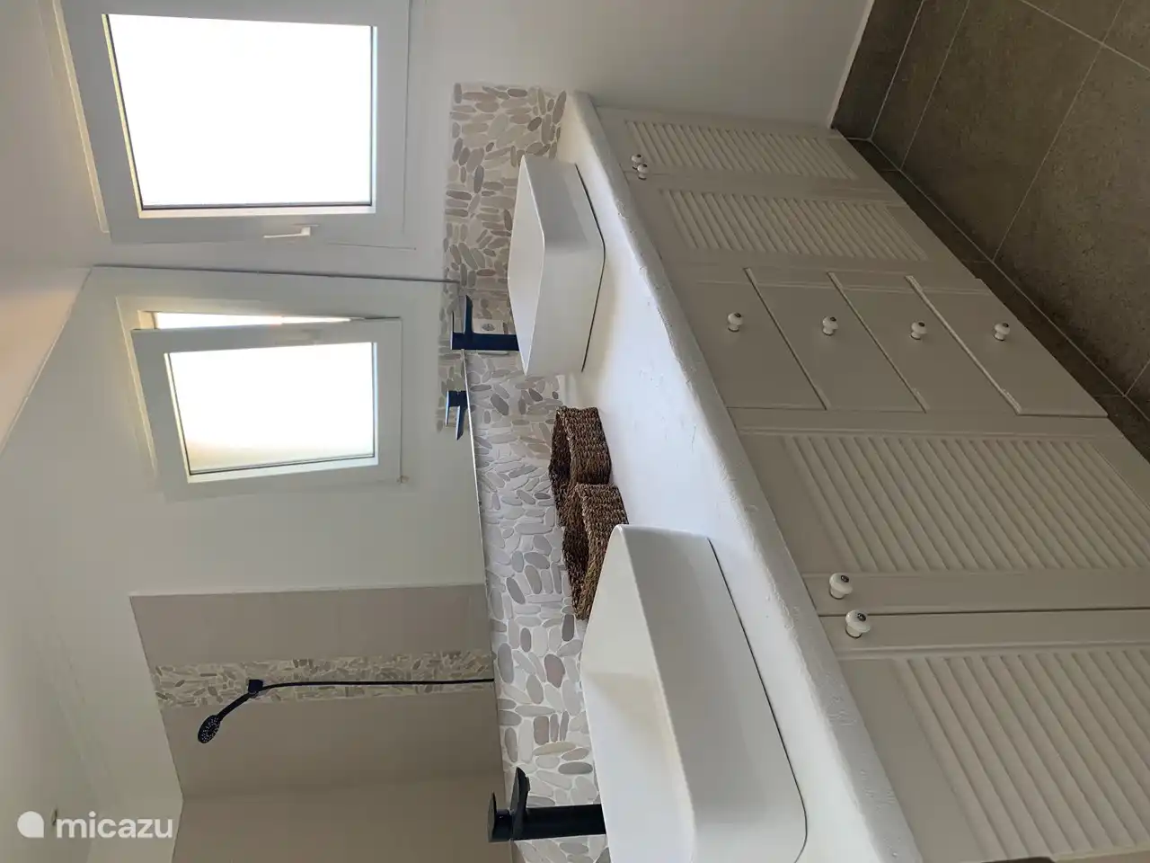 Salle de bain 3, 1er étage.