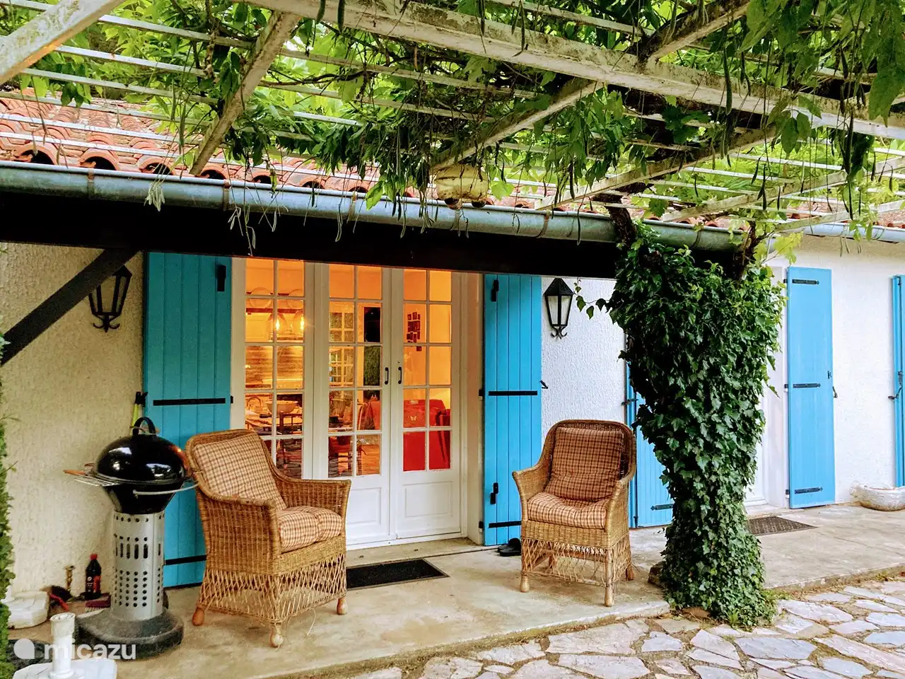 Französische Türen vom Wohnzimmer zur Terrasse