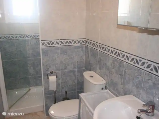 Vrijstaande villa met privé zwembad huren in Spanje, Costa Blanca, Gran Alacant - Santa Pola - vakantiehuis Badkamer 2 met ruime douche