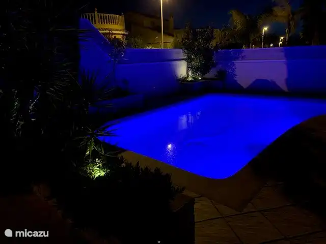 Vrijstaande villa met privé zwembad huren in Spanje, Costa Blanca, Gran Alacant - Santa Pola - vakantiehuis Zwembad led-verlichting meerdere kleuren