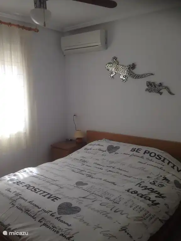 Schlafzimmer 1 mit einem Doppelbett