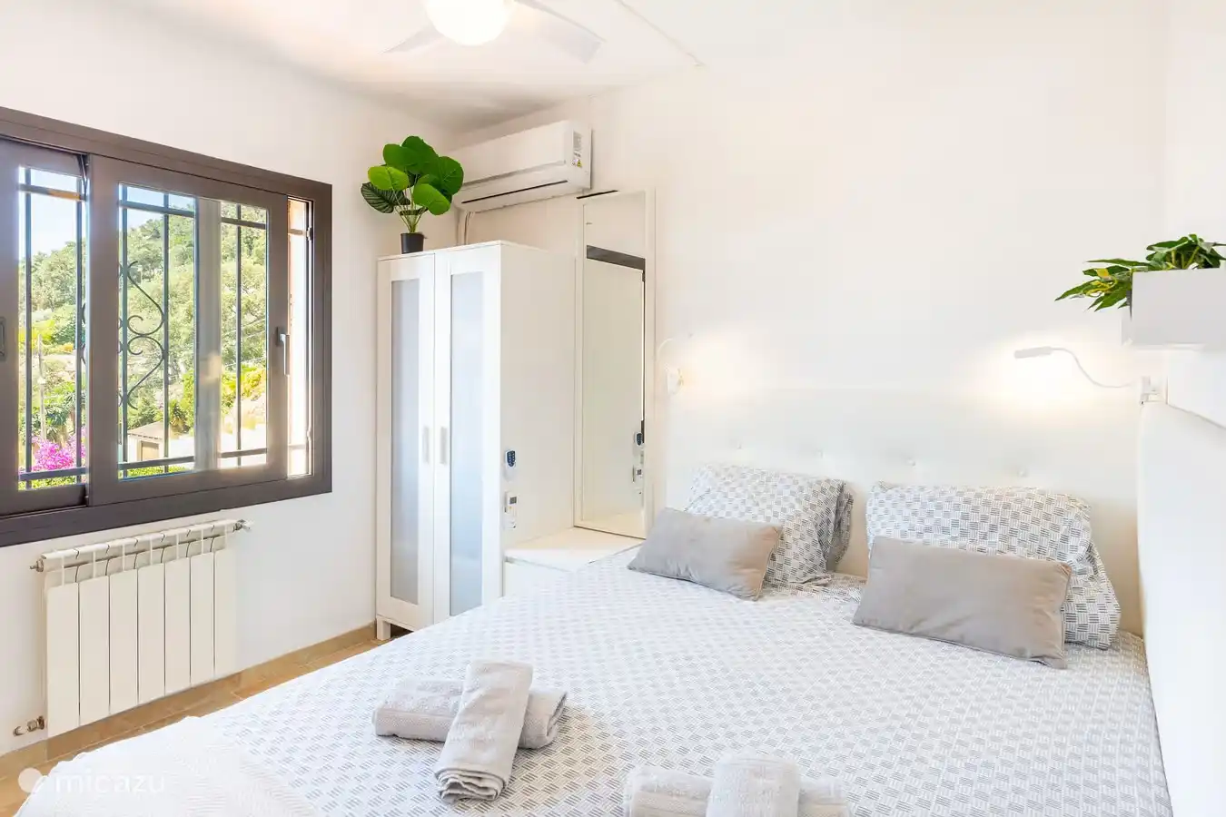 Bedroom 3 with double bed