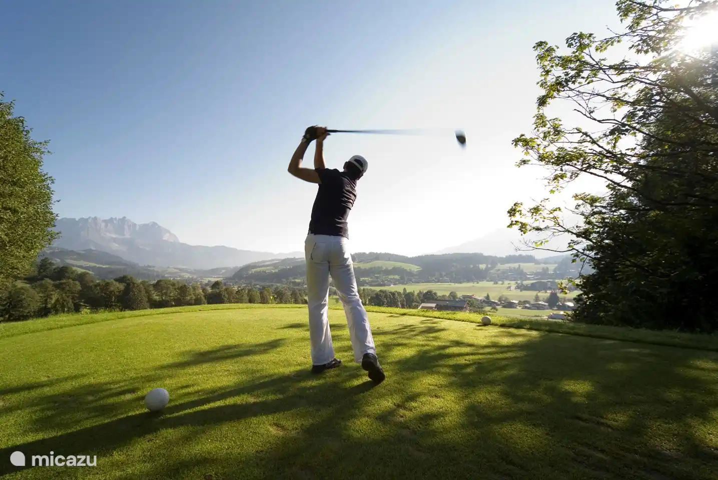 Varios campos de golf en las inmediaciones.
