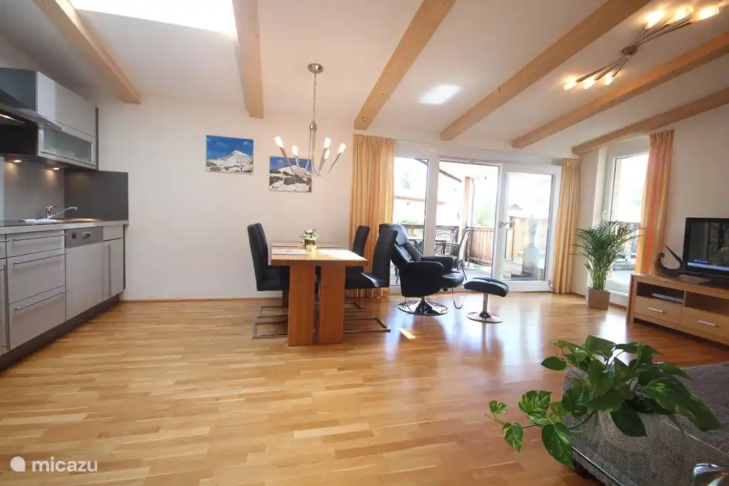 Amplia sala de estar.