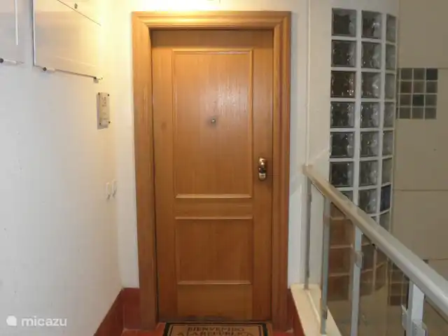 Residencial Puerto Marino en España, Costa Blanca, Guardamar del Segura - apartamento Elegante puerta de entrada del apartamento 2D