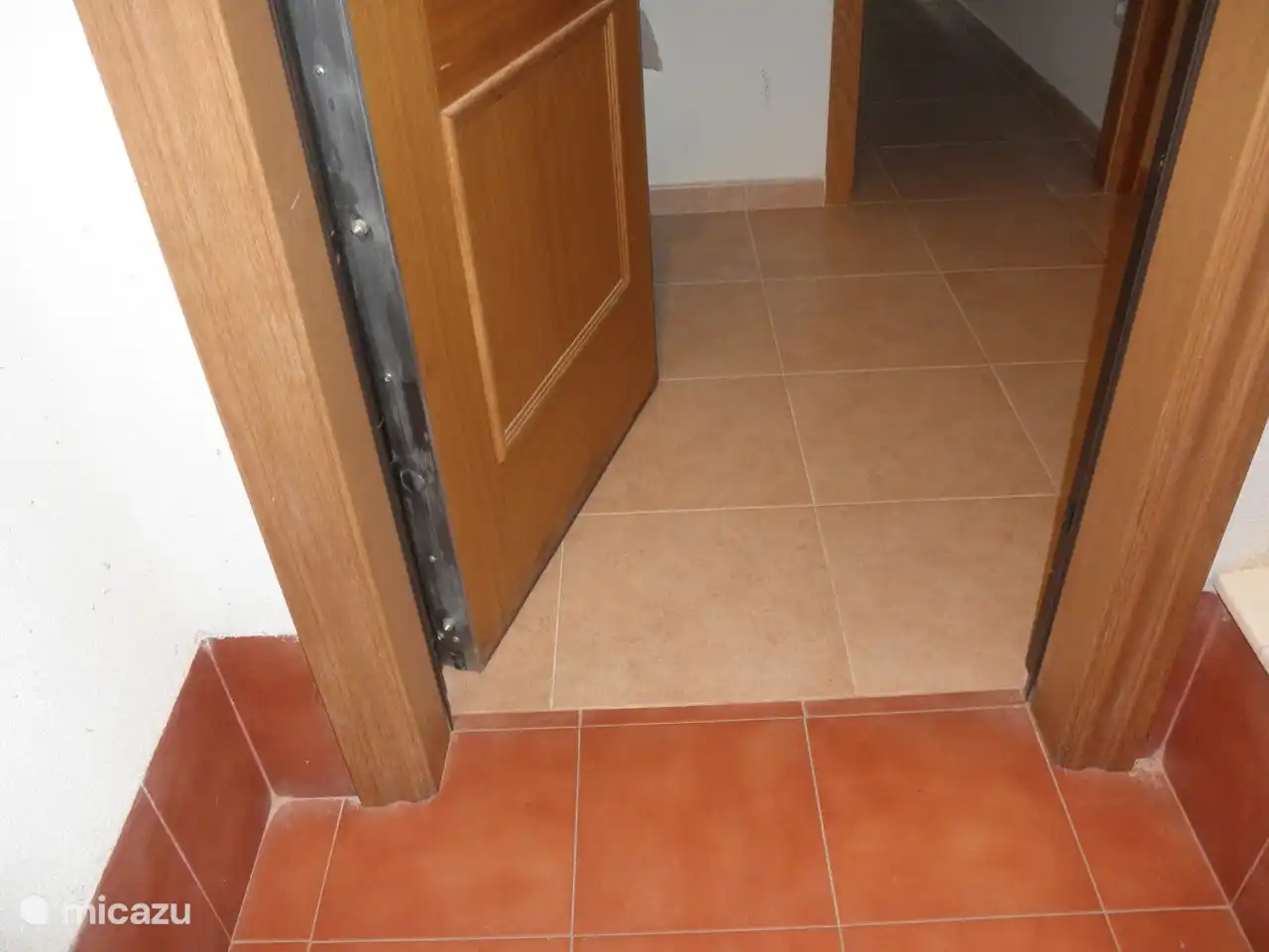 Puerta delantera abierta, también apta para silla de ruedas como puede ver.
