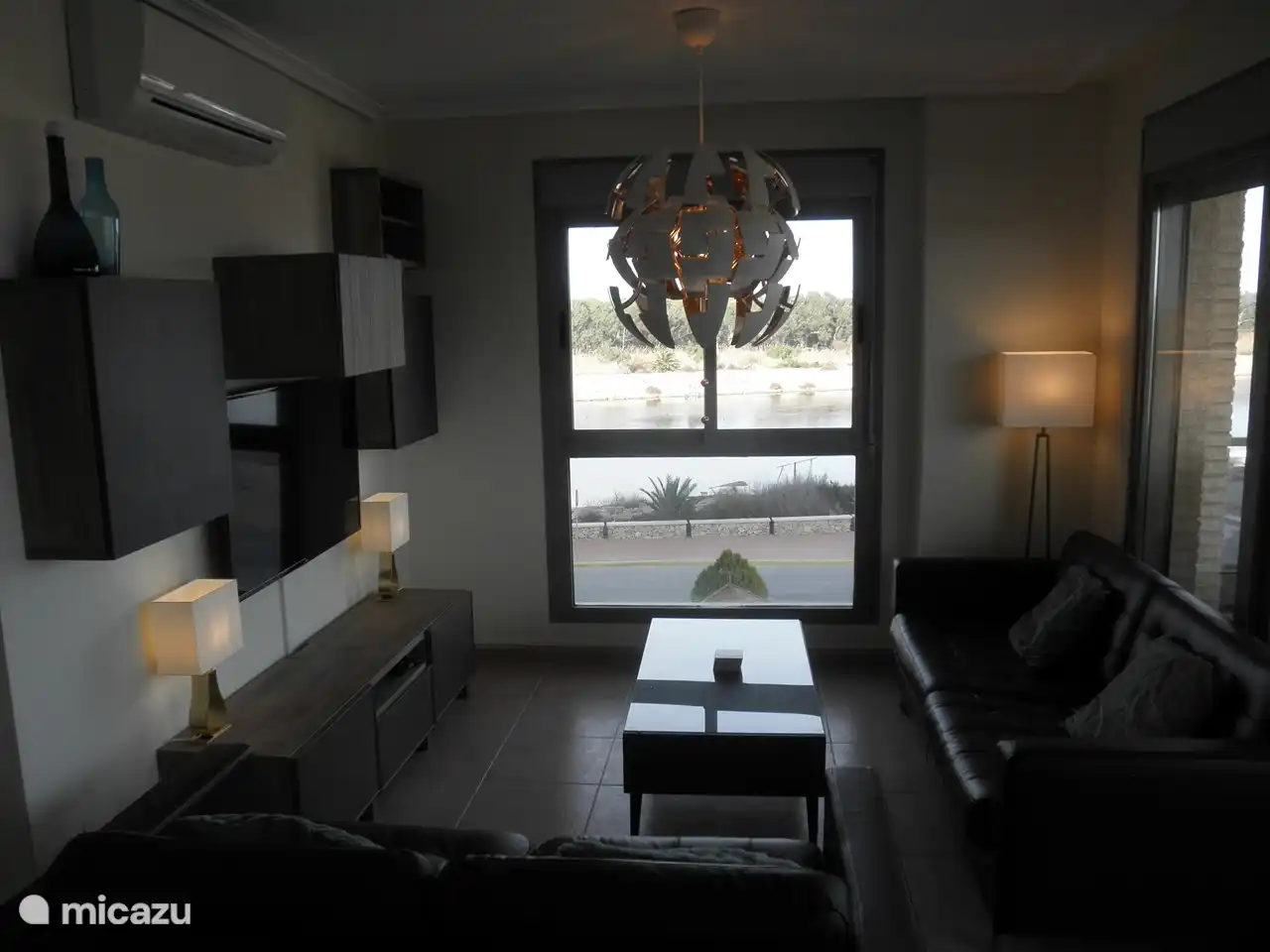 Puedes mirar afuera y disfrutar de la vista.