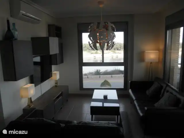 Residencial Puerto Marino en España, Costa Blanca, Guardamar del Segura - apartamento Puedes mirar afuera y disfrutar de la vista.