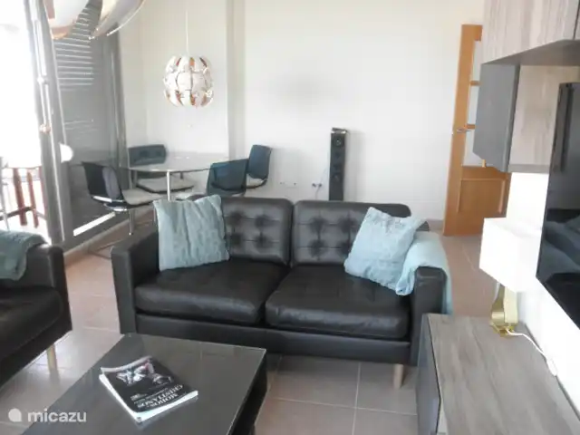 Residencial Puerto Marino en España, Costa Blanca, Guardamar del Segura - apartamento Desde la sala de estar se puede ver el comedor en la sala de estar.