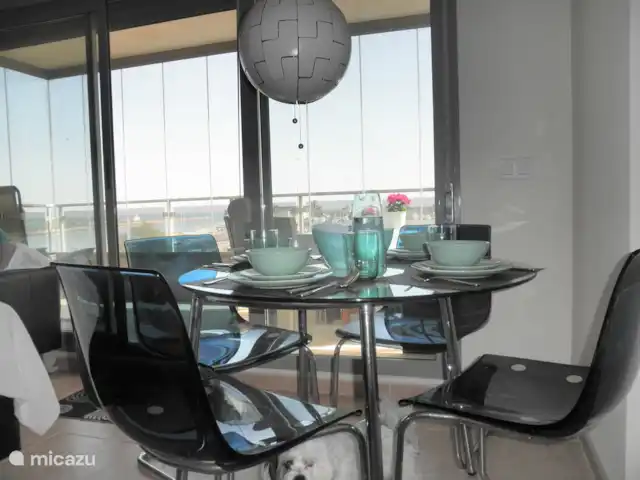 Residencial Puerto Marino en España, Costa Blanca, Guardamar del Segura - apartamento Muchas ventanas, para que te mantengas en contacto con el exterior.