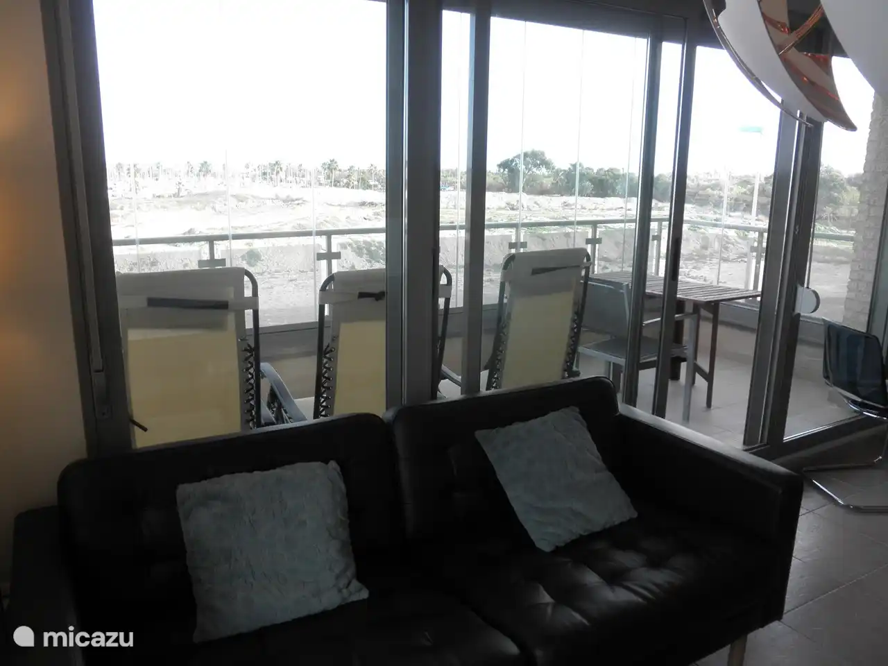 Vista del gran balcón desde la sala de estar.