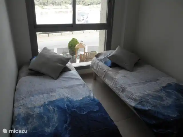 Residencial Puerto Marino en España, Costa Blanca, Guardamar del Segura - apartamento 3er dormitorio con 2 camas individuales y vista al canal