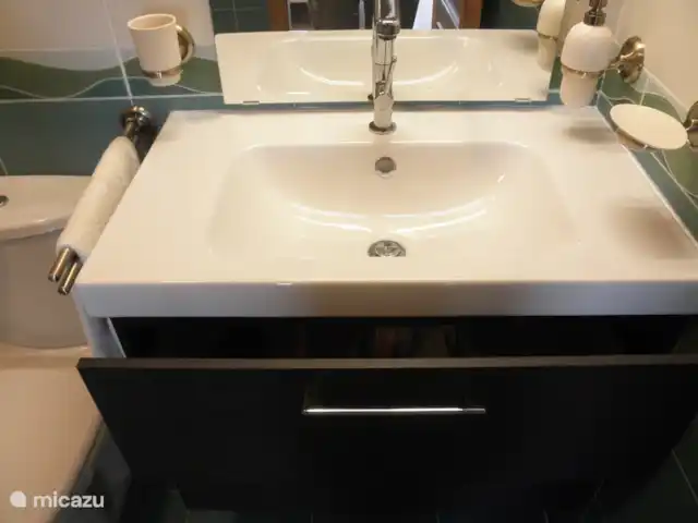 Residencial Puerto Marino en España, Costa Blanca, Guardamar del Segura - apartamento 2do baño ubicado entre el 2do y 3er dormitorio