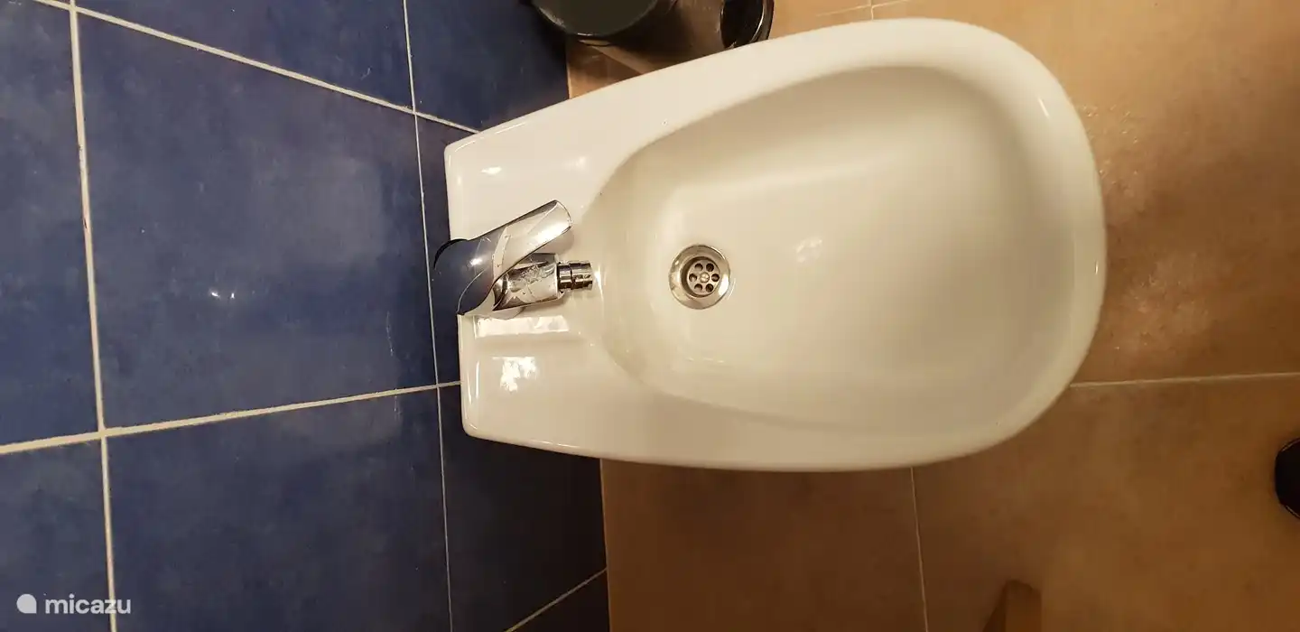 bidé en el segundo baño