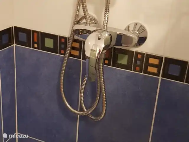 Residencial Puerto Marino en España, Costa Blanca, Guardamar del Segura - apartamento ducha en 2do baño.