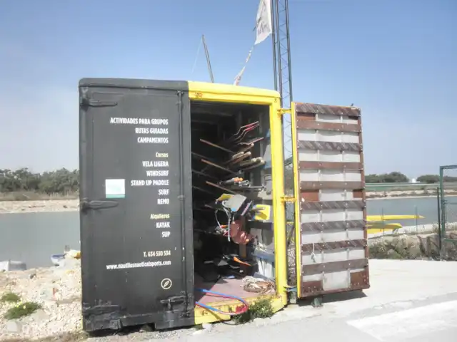 Residencial Puerto Marino en España, Costa Blanca, Guardamar del Segura - apartamento Diversos materiales en alquiler en su contenedor.
Ya puedes ver este contenedor desde nuestro balcón.