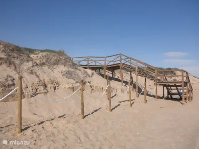 Residencial Puerto Marino en España, Costa Blanca, Guardamar del Segura - apartamento A través de las escaleras finalmente pones tus pies en la arena.