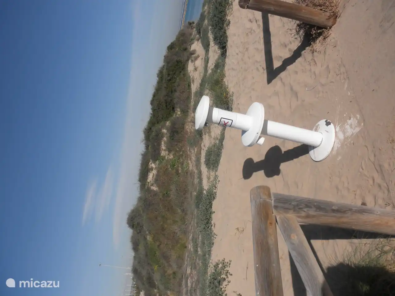 Agua para enjuagar la arena. ¡Sin agua potable!