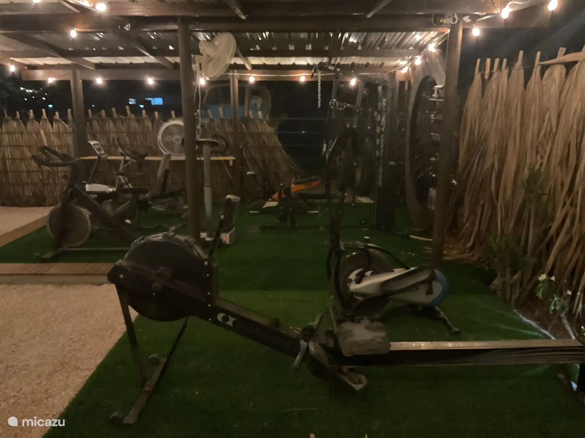Fitnessruimte by night 