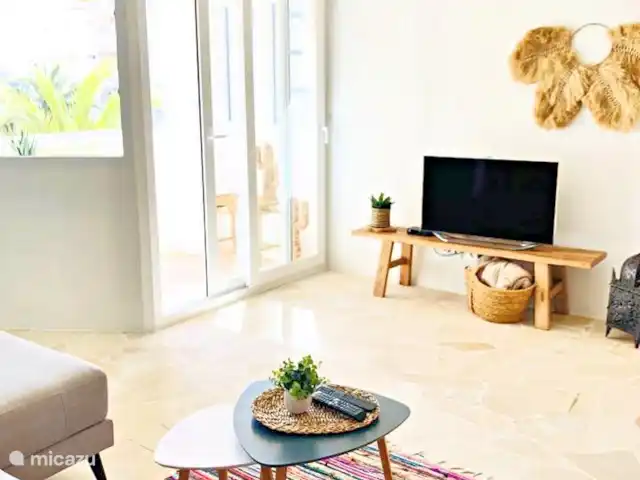 Perla del Arenal * 100m del bulevar en España, Costa Blanca, Jávea - apartamento El televisor de pantalla plana tiene Tv Vlaanderen y Google Chromecast. El wifi es de muy buena calidad.