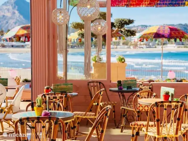 Perla del Arenal * 100m del bulevar en España, Costa Blanca, Jávea - apartamento La rambla del Arenal es ideal para grandes y pequeños. Encontrarás muchos bares de moda, restaurantes... y para los más pequeños hay varios parques infantiles en la playa.