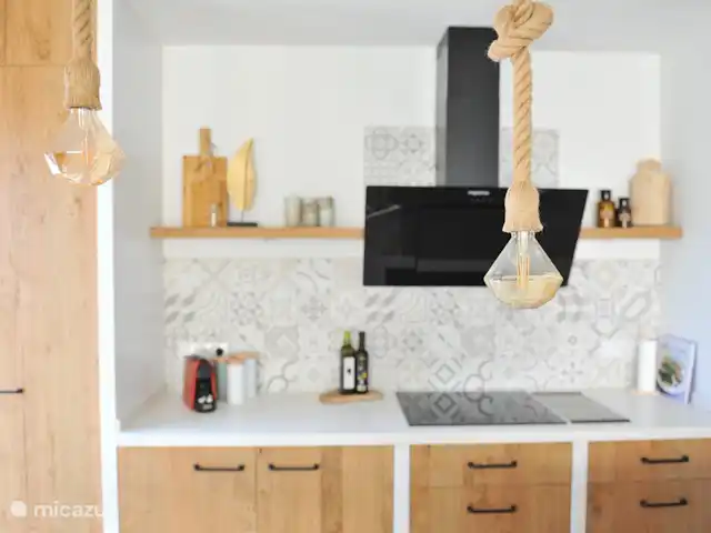 Perla del Arenal * 100m del bulevar en España, Costa Blanca, Jávea - apartamento La cocina abierta fue diseñada por nosotros y la encimera es, por ejemplo, un poco más alta que las cocinas estándar.