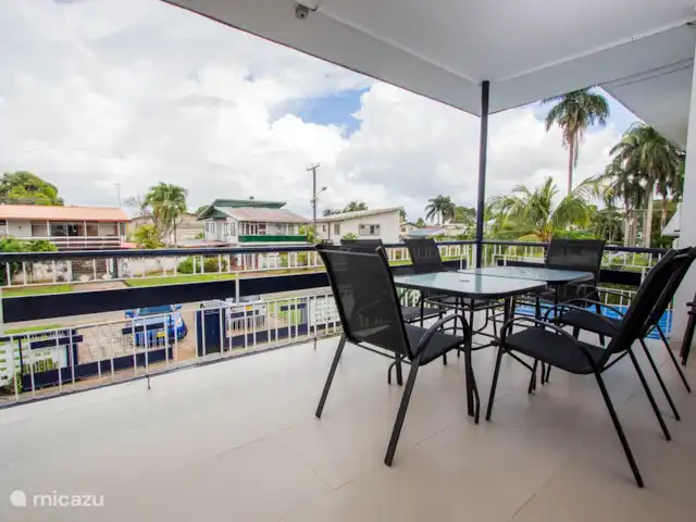 Location de Vacances Suriname, Paramaribo, Paramaribo, appartement - Kamra B - Oso Josich Balcon avec coin salon
