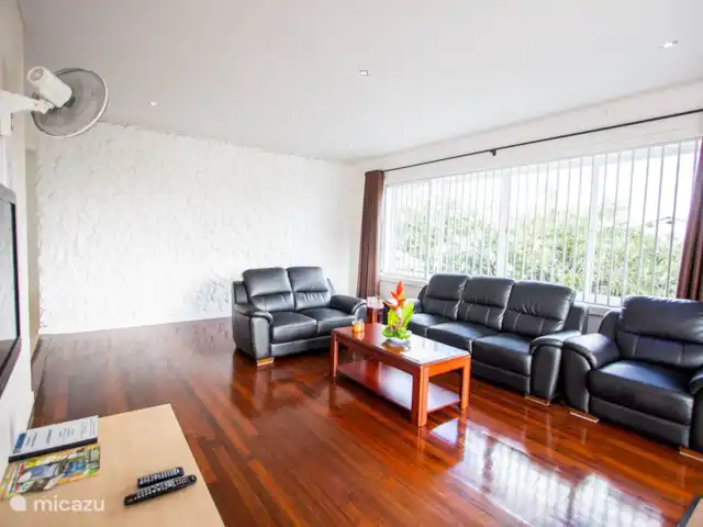 Location de Vacances Suriname, Paramaribo, Paramaribo, appartement - Kamra B - Oso Josich Salon et coin télé