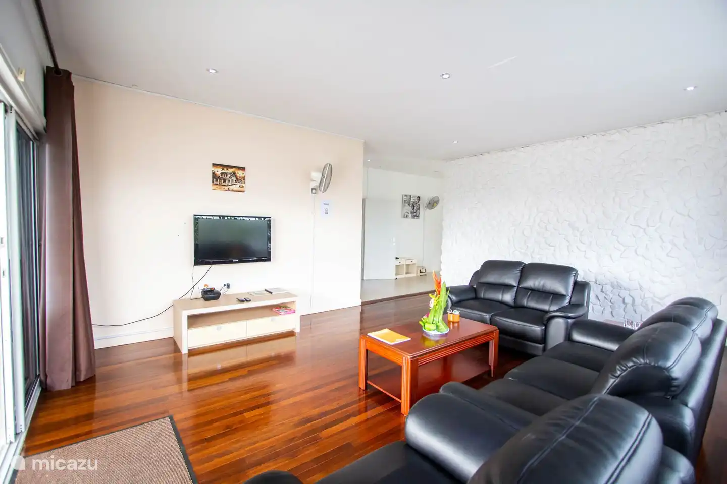 Salon avec télévision