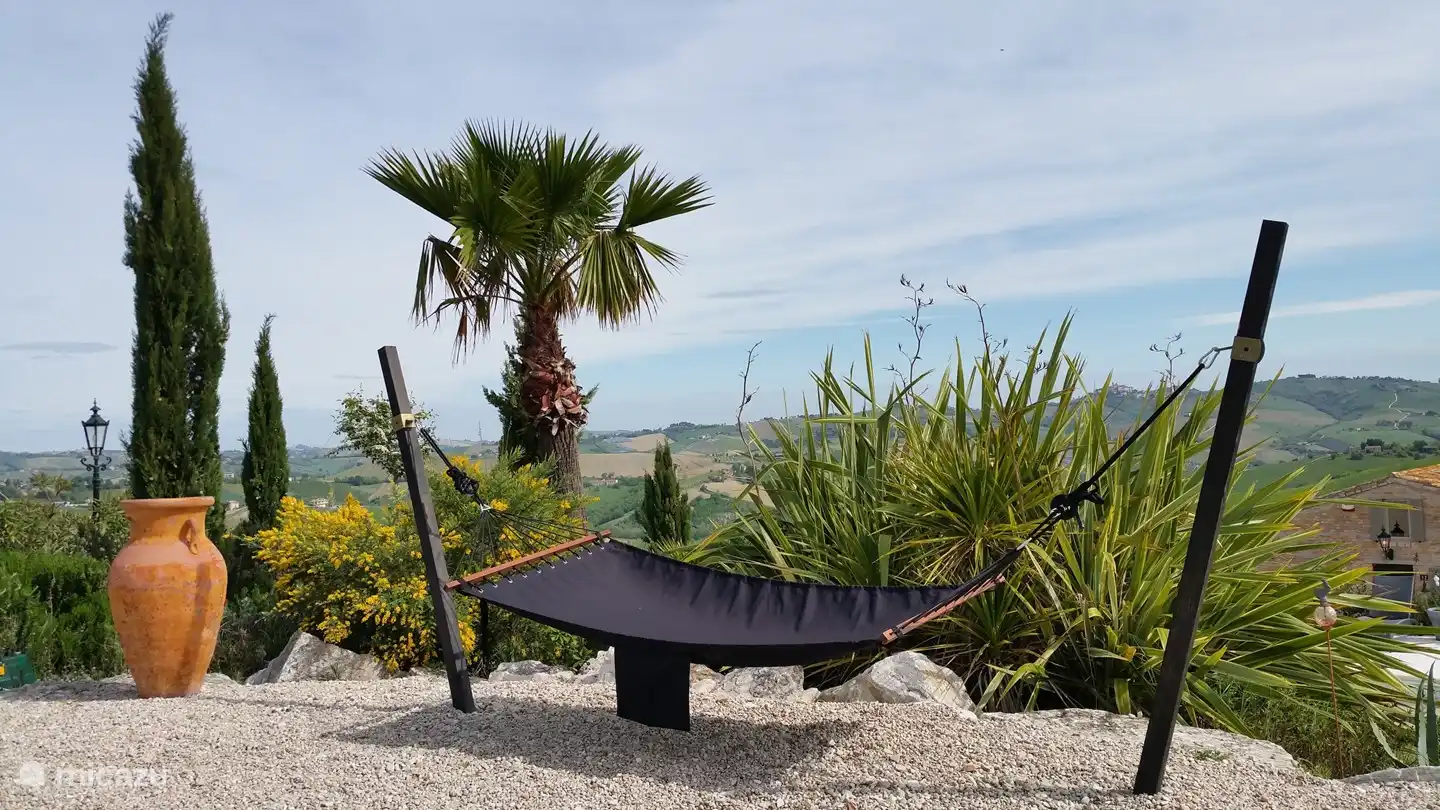 Hängematte zum Einlesen und Genießen der Aussicht