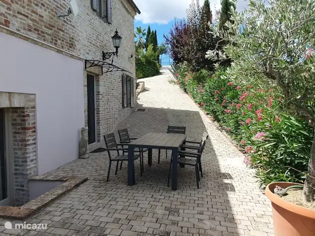 Casa La Farfalla huren in Italië, Marche, Offida - villa zijkant van de woning met extra terras