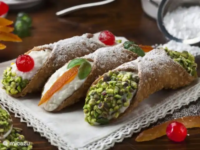 Casa Pizzido | Italie, Sicile, Collesano - maison de vacances Cannoli - dessert typiquement sicilien - à goûter absolument !