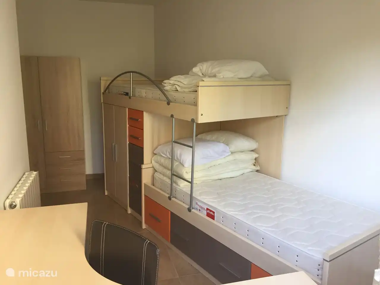 Bedroom with 2 beds 200 cm by 90 cm (fan)