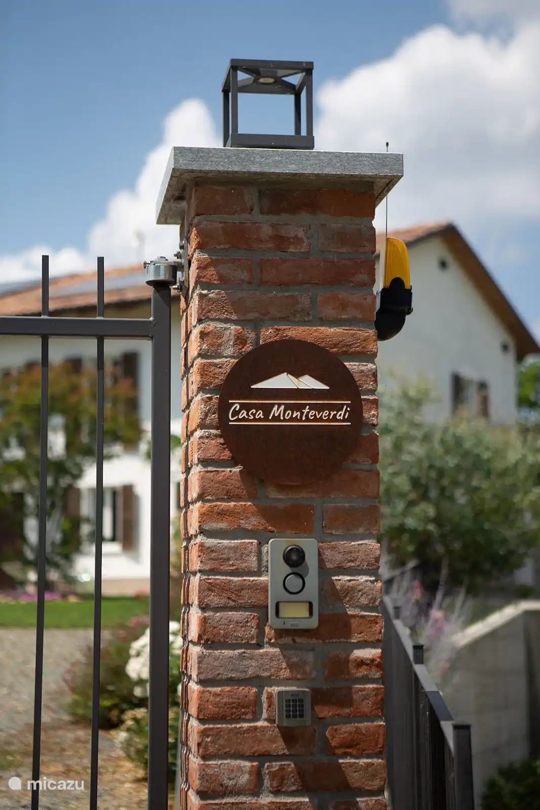 Entrada a la Casa Monteverdi