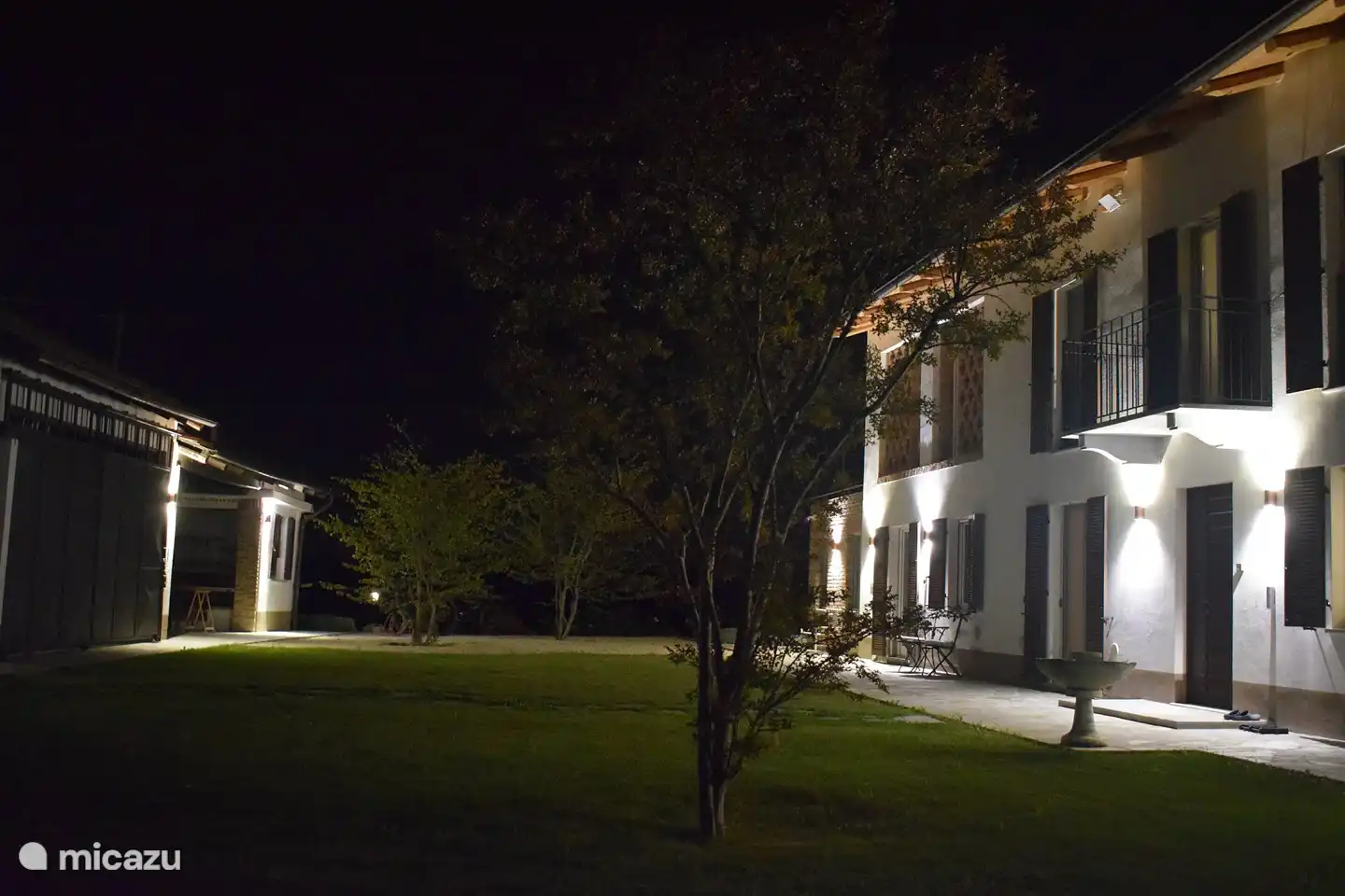 Casa Monteverdi de noche