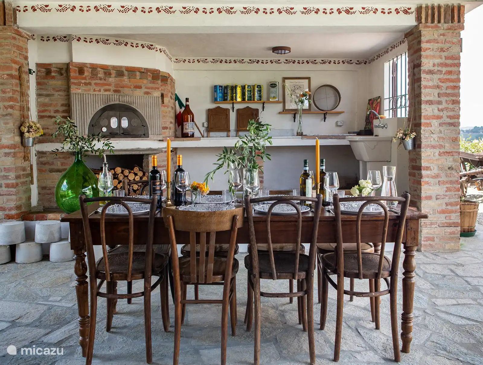 Pizzería con horno de leña