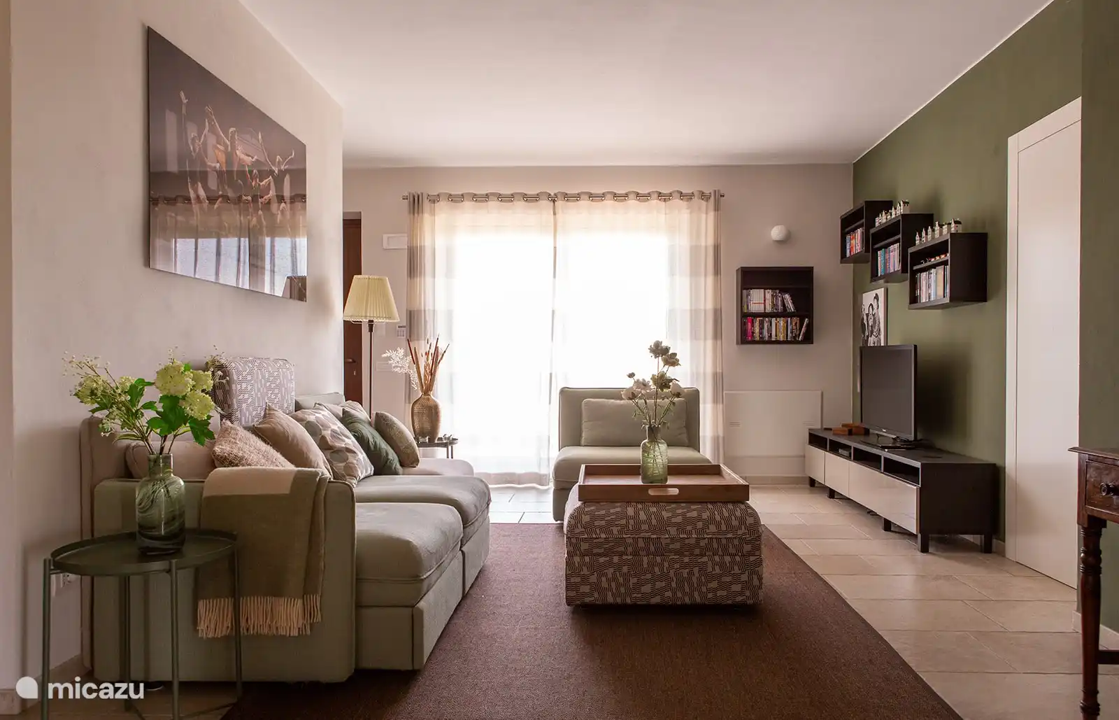 Sala de estar 'Mambo' con puertas correderas a la terraza