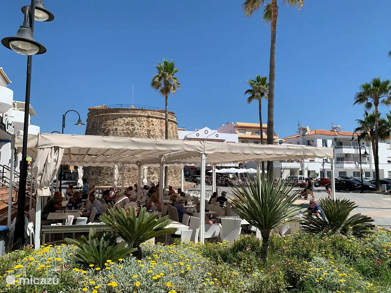 Plaza de la torre de Cala de Mijas