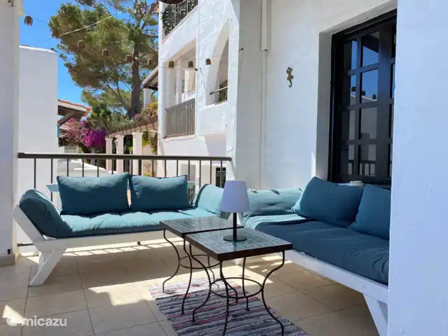 Appartement Cala Llonga huren in Spanje, Ibiza, Cala Llonga - appartement Balkon met heerlijke zit- en ligbanken.