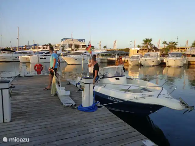 Location de Vacances Espagne, Costa Blanca, Orihuela Costa, appartement - Casa Bosque Port de Torrevieja. Ici, vous pouvez louer un bateau.