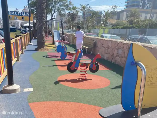 Location de Vacances Espagne, Costa Blanca, Orihuela Costa, appartement - Casa Bosque Mangez au Nautilus, où les enfants peuvent également jouer.