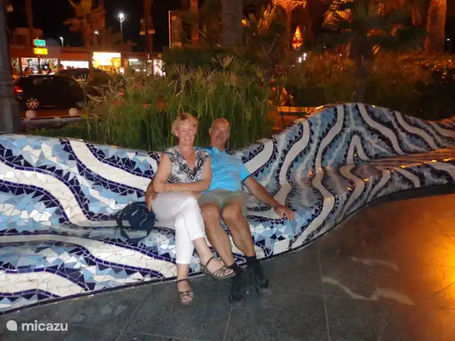 Location de Vacances Espagne, Costa Blanca, Orihuela Costa, appartement - Casa Bosque Banc à la fontaine de Torrevieja.
Des stands, de la bonne nourriture et des animations tous les soirs.