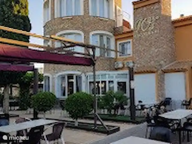 Location de Vacances Espagne, Costa Blanca, Orihuela Costa, appartement - Casa Bosque C’est Waldemars. En face de l’Abby, ici on mange bien. Des animations en soirée sont également disponibles.