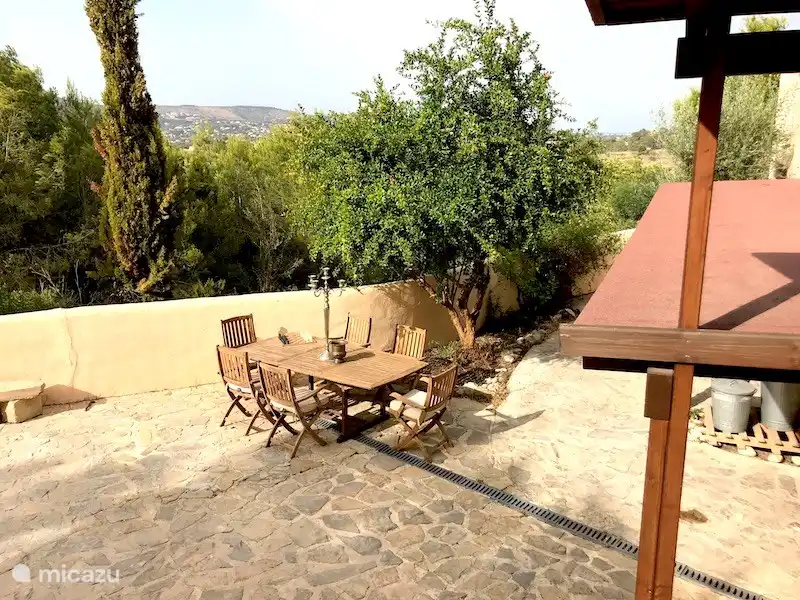 Finca Vuyatela één van de zitjes in de tuin (11.000 m2)