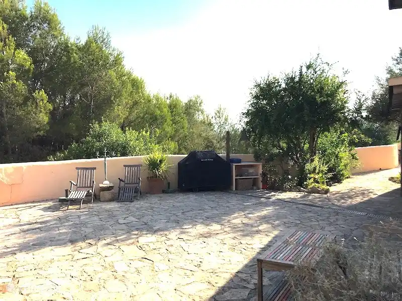 één van de zitjes in de tuin (11.000 m2)