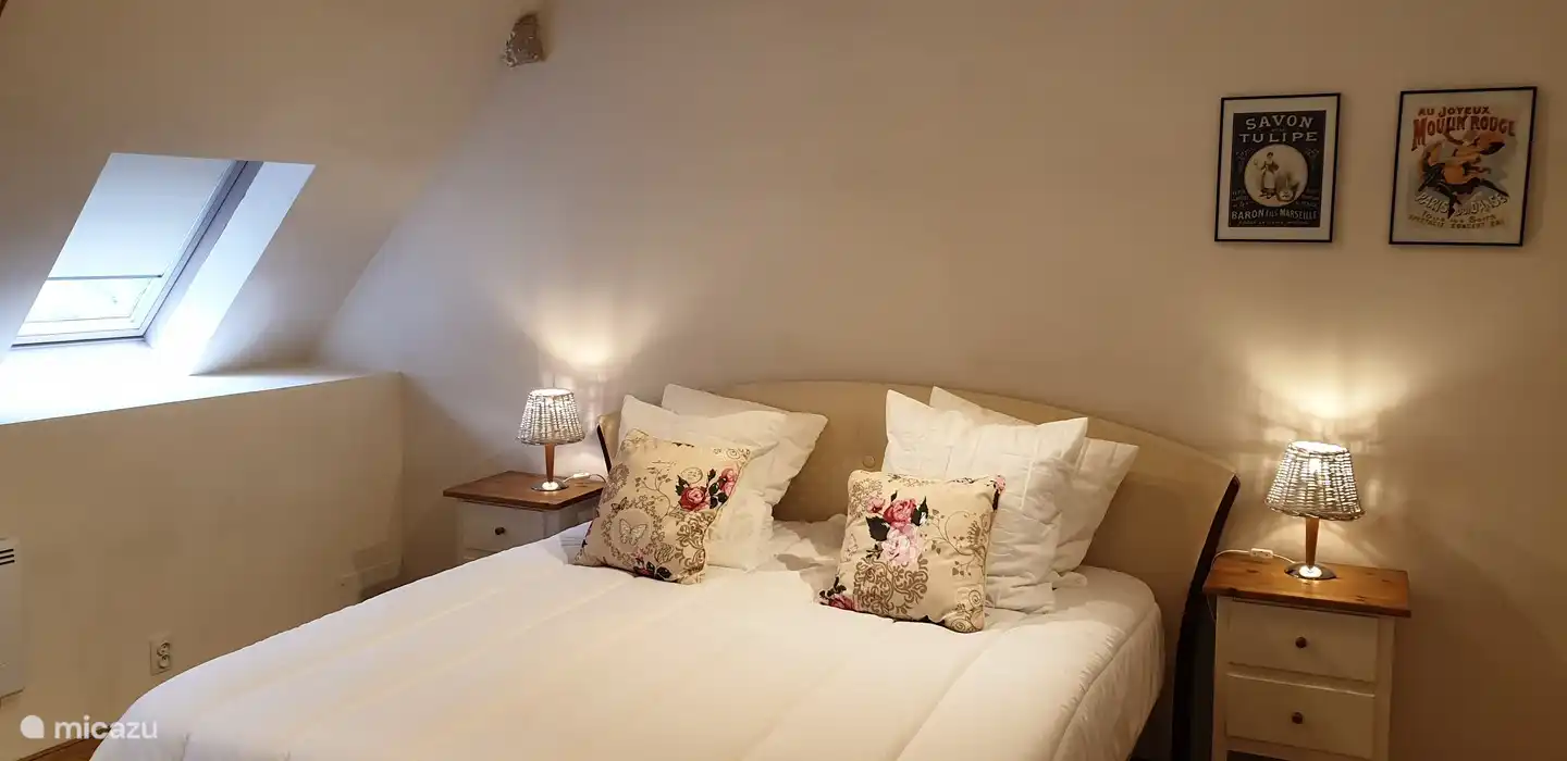 Chambre avec 2 lits sommiers modulables de 2m x 0,9m