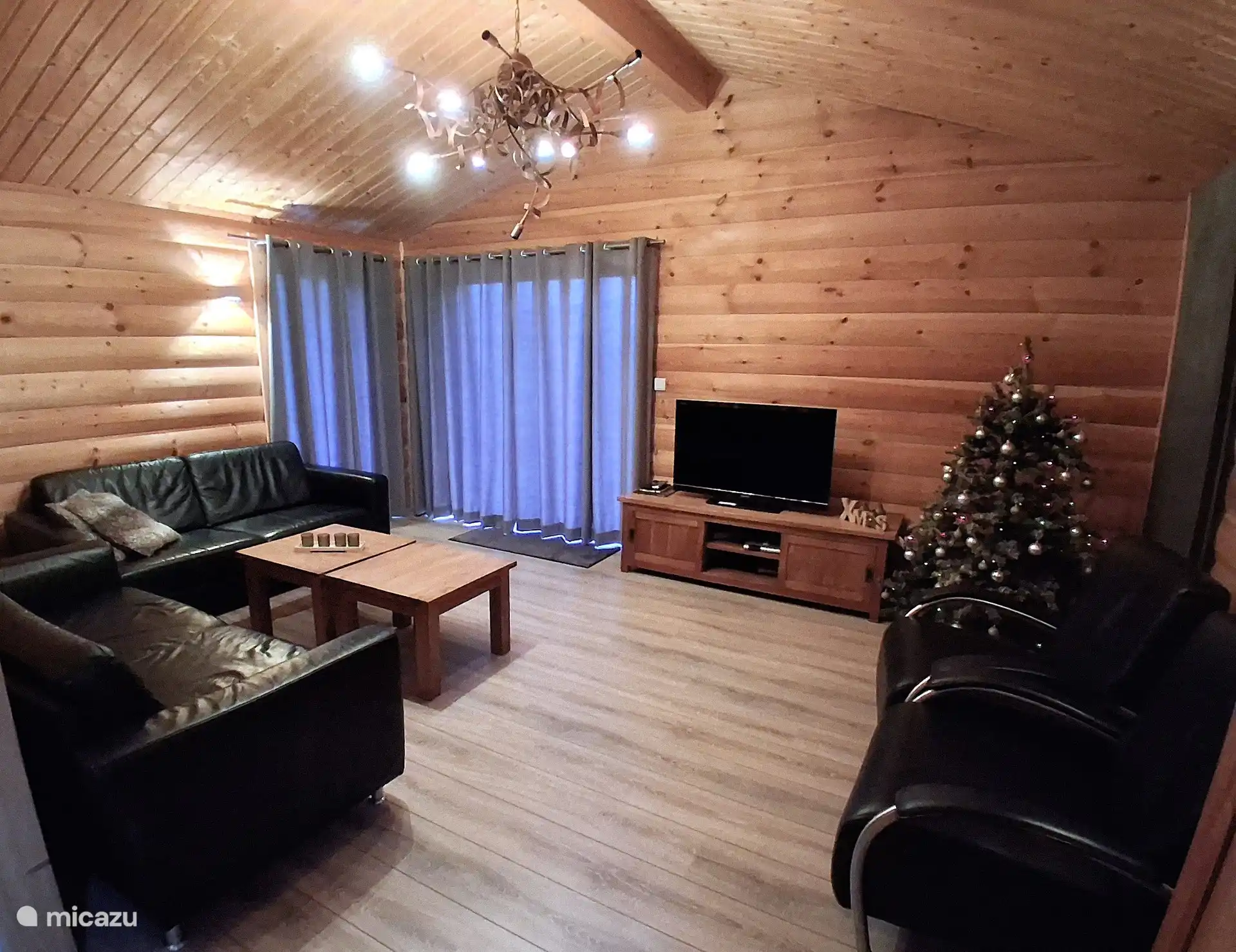 ruime woonkamer 's avonds