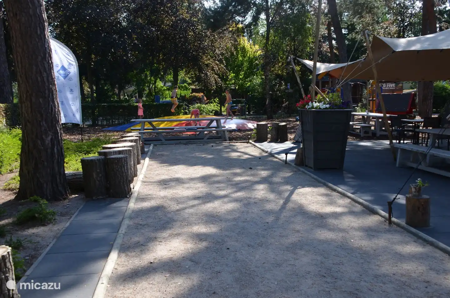 Ein Petanque-Platz darf natürlich auch nicht fehlen! Getränke sind in der Nähe erhältlich, so dass es an einem lauen Sommernachmittag oder -abend gemütlich sein kann!